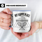Tennis Tasse mit Spruch My Happy Place lustiger Kaffeebecher – Blau [farbe:blau]