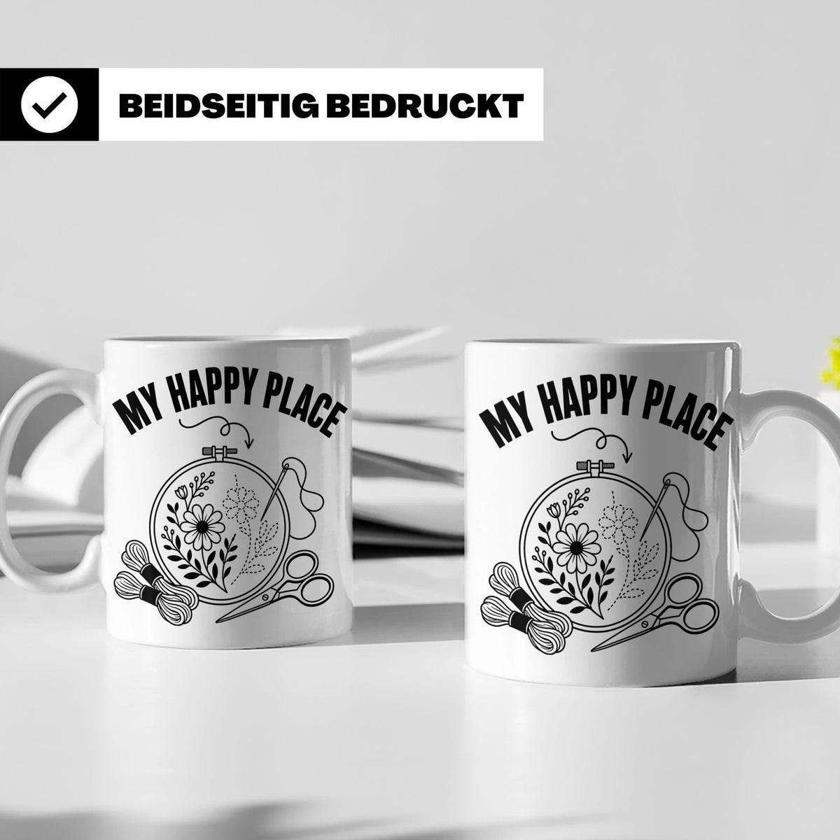 Sticken Tasse My Happy Place Geschenkidee für Stickerin, Näh – Weiß [farbe:weiß]