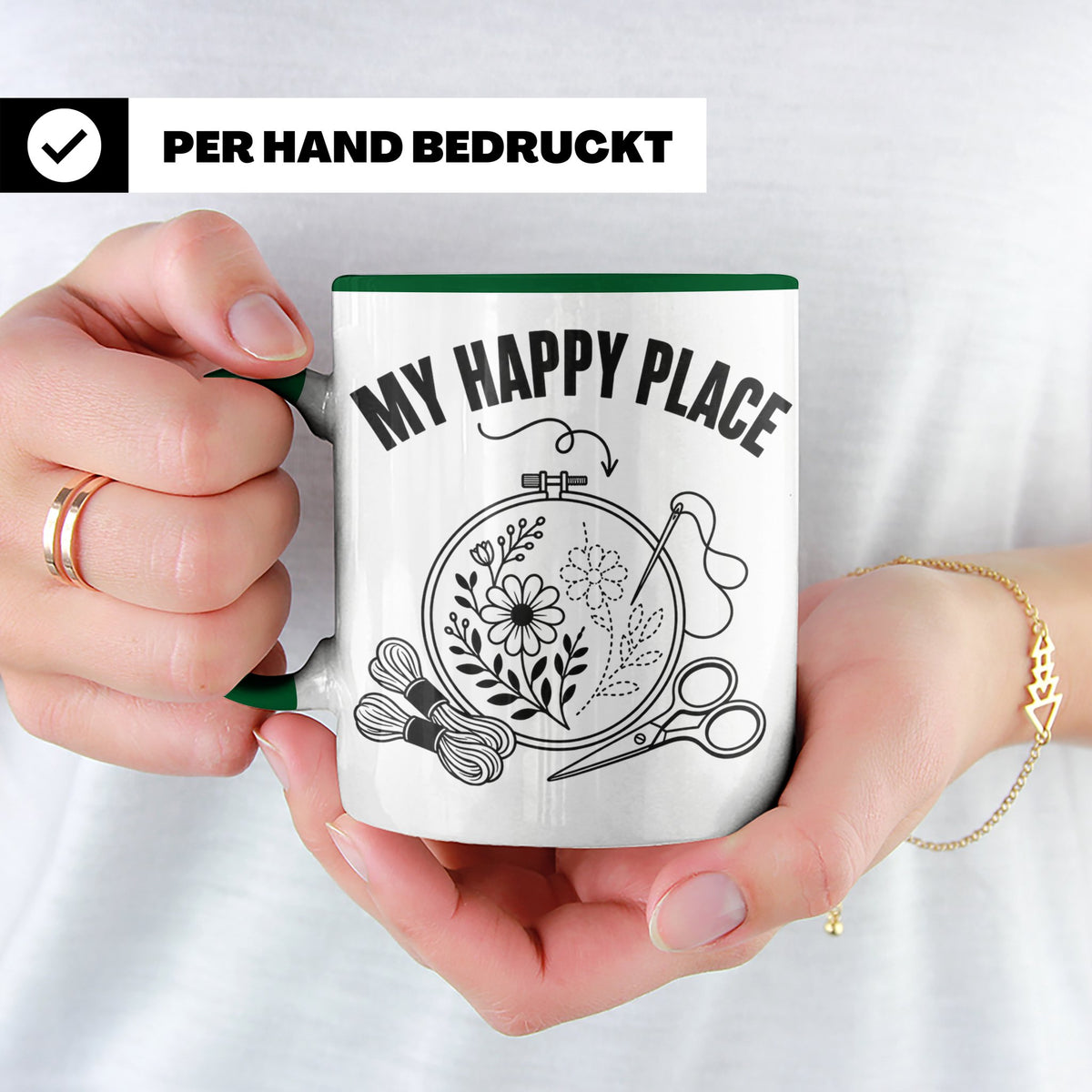 Sticken Tasse My Happy Place Geschenkidee für Stickerin, Näh – Grün [farbe:grün]