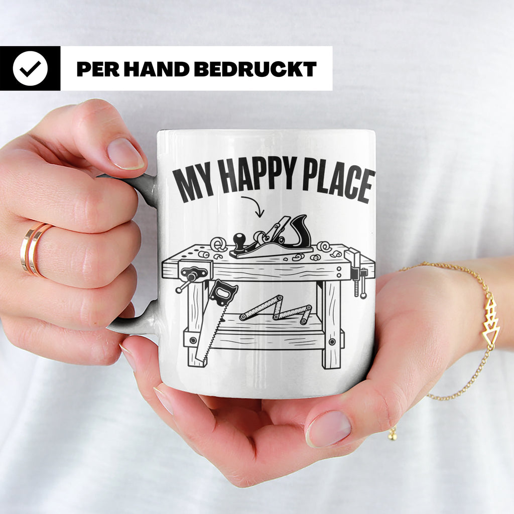 Holzarbeiten Tasse My Happy Place, lustiger Werkstatt Spruch – Weiß [farbe:weiß]