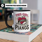 Pianistin Tasse This Girl Loves Pianos Spruch Kaffeebecher f – Schwarz [farbe:schwarz]