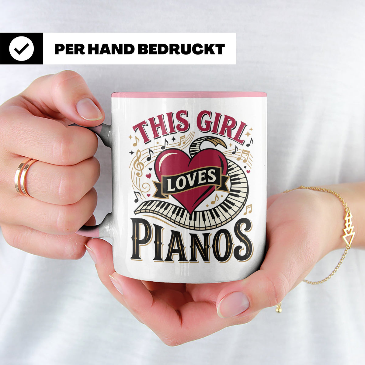 Pianistin Tasse This Girl Loves Pianos Spruch Kaffeebecher f – Rosa [farbe:rosa]