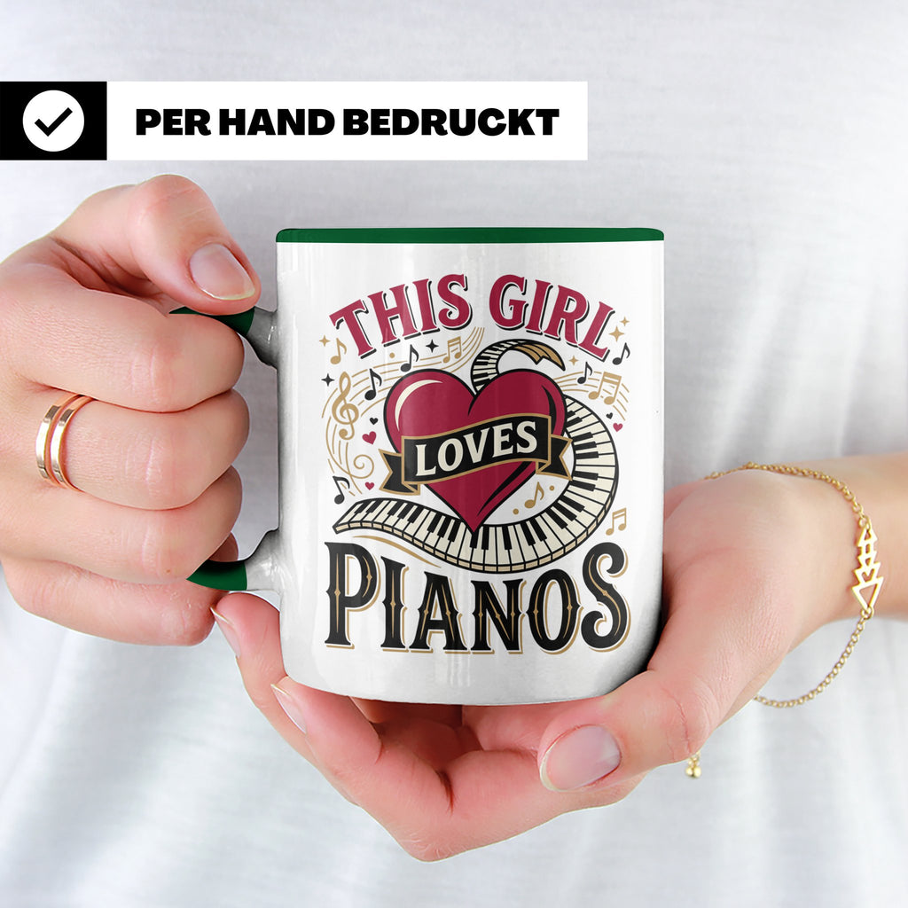 Pianistin Tasse This Girl Loves Pianos Spruch Kaffeebecher f – Grün [farbe:grün]