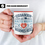 Eisbaderin Tasse mit Spruch Kaltes Wasser Warmes Herz | Gesc – Rot [farbe:rot]