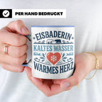 Eisbaderin Tasse mit Spruch Kaltes Wasser Warmes Herz | Gesc – Blau [farbe:blau]