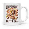 Barista Tasse mit Spruch Der Tag beginnt mit 9 Bar | Espress – Weiß [farbe:weiß]