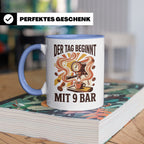 Barista Tasse mit Spruch Der Tag beginnt mit 9 Bar | Espress – Blau [farbe:blau]