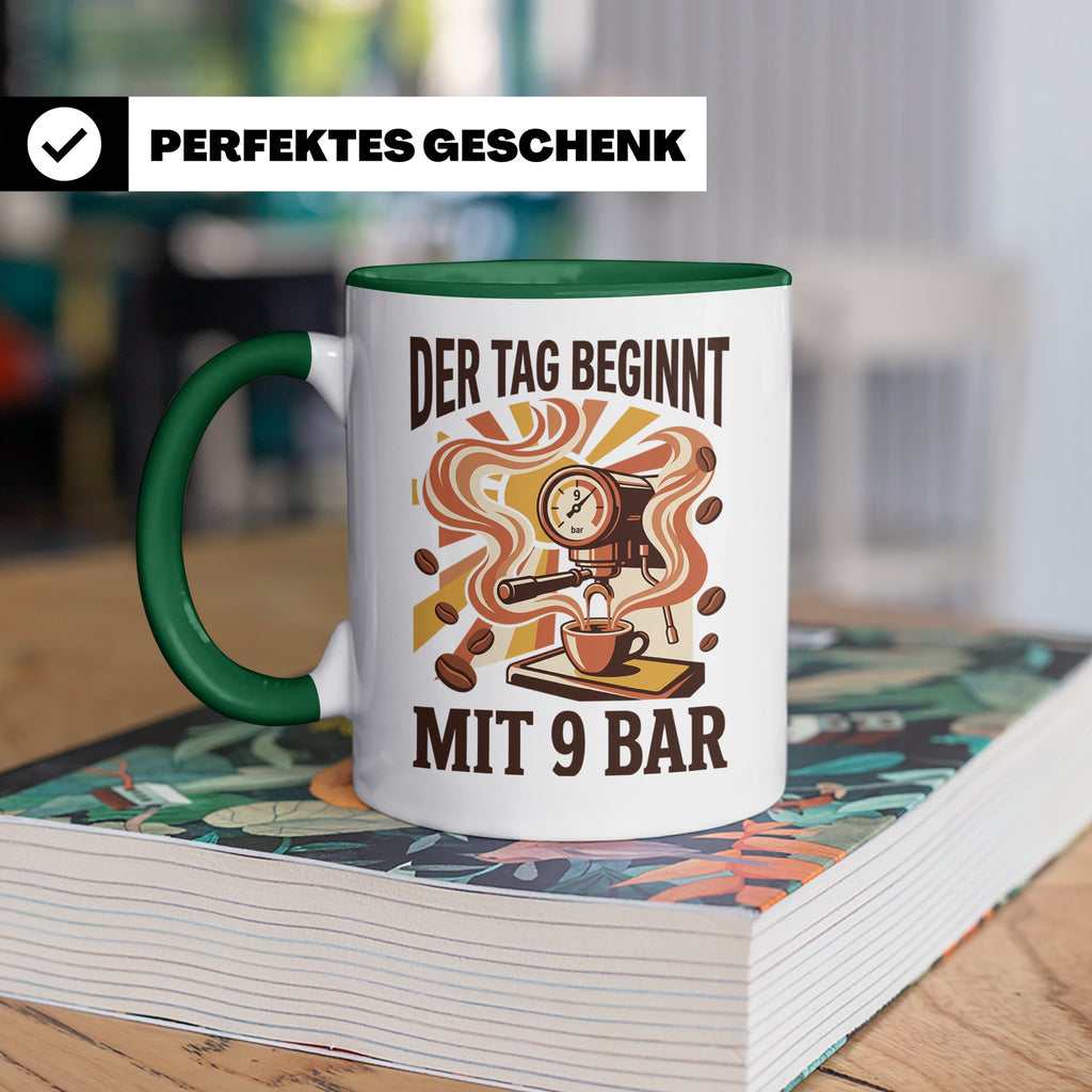 Barista Tasse mit Spruch Der Tag beginnt mit 9 Bar | Espress – Grün [farbe:grün]