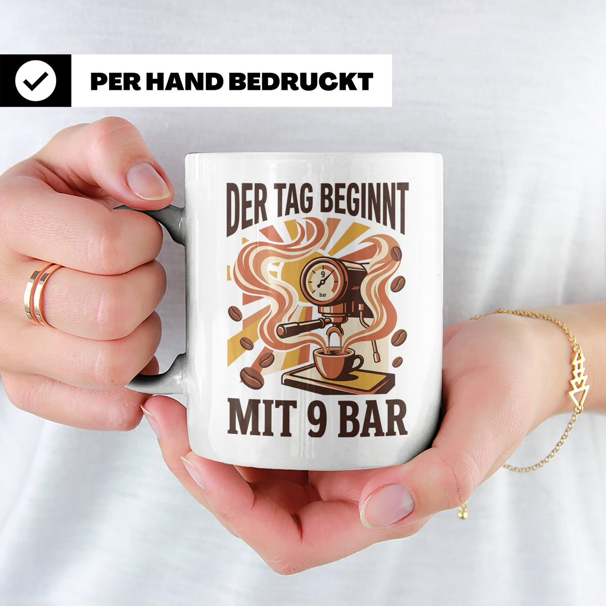 Barista Tasse mit Spruch Der Tag beginnt mit 9 Bar | Espress – Weiß [farbe:weiß]