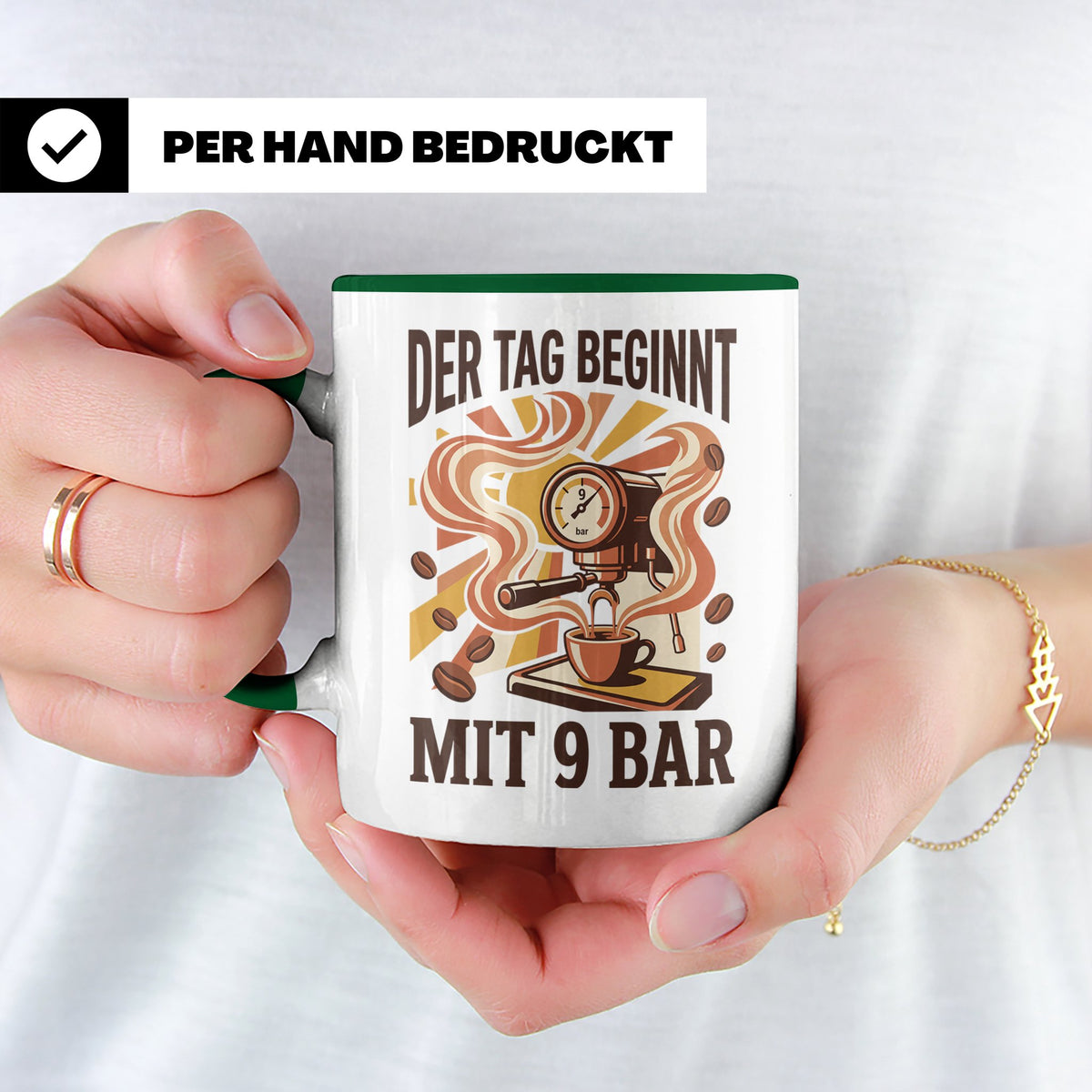 Barista Tasse mit Spruch Der Tag beginnt mit 9 Bar | Espress – Grün [farbe:grün]