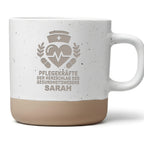 Tasse Pflegekräfte Herzschlag Sarah - Personalisierte Kaffeetasse Pflegekraft - Geschenk Krankenschwester mit Namen - Becher Altenpflege
