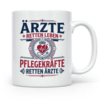 Pflegekraft Tasse mit Spruch Pflegekräfte retten Ärzte lusti – Weiß [farbe:weiß]