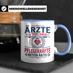 Pflegekraft Tasse mit Spruch Pflegekräfte retten Ärzte lusti – Blau [farbe:blau]