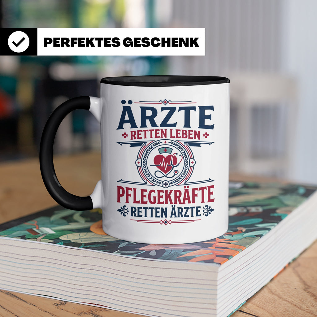 Pflegekraft Tasse mit Spruch Pflegekräfte retten Ärzte lusti – Schwarz [farbe:schwarz]