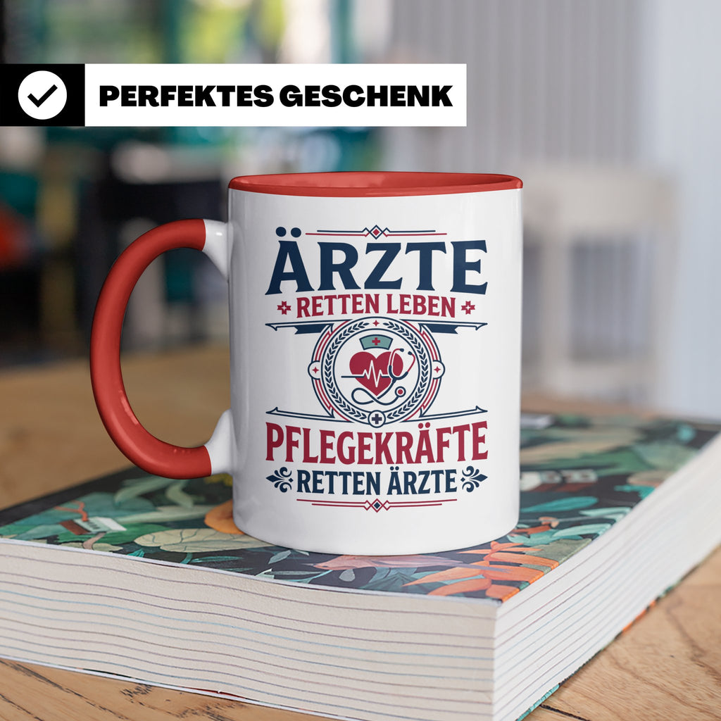 Pflegekraft Tasse mit Spruch Pflegekräfte retten Ärzte lusti – Rot [farbe:rot]