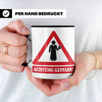 Achtung Gepfarr Tasse mit lustigem Spruch über Pfarrer und K – Schwarz [farbe:schwarz]