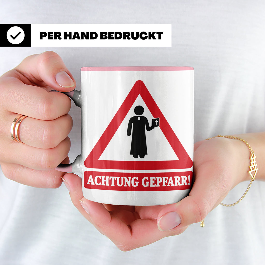 Achtung Gepfarr Tasse mit lustigem Spruch über Pfarrer und K – Rosa [farbe:rosa]