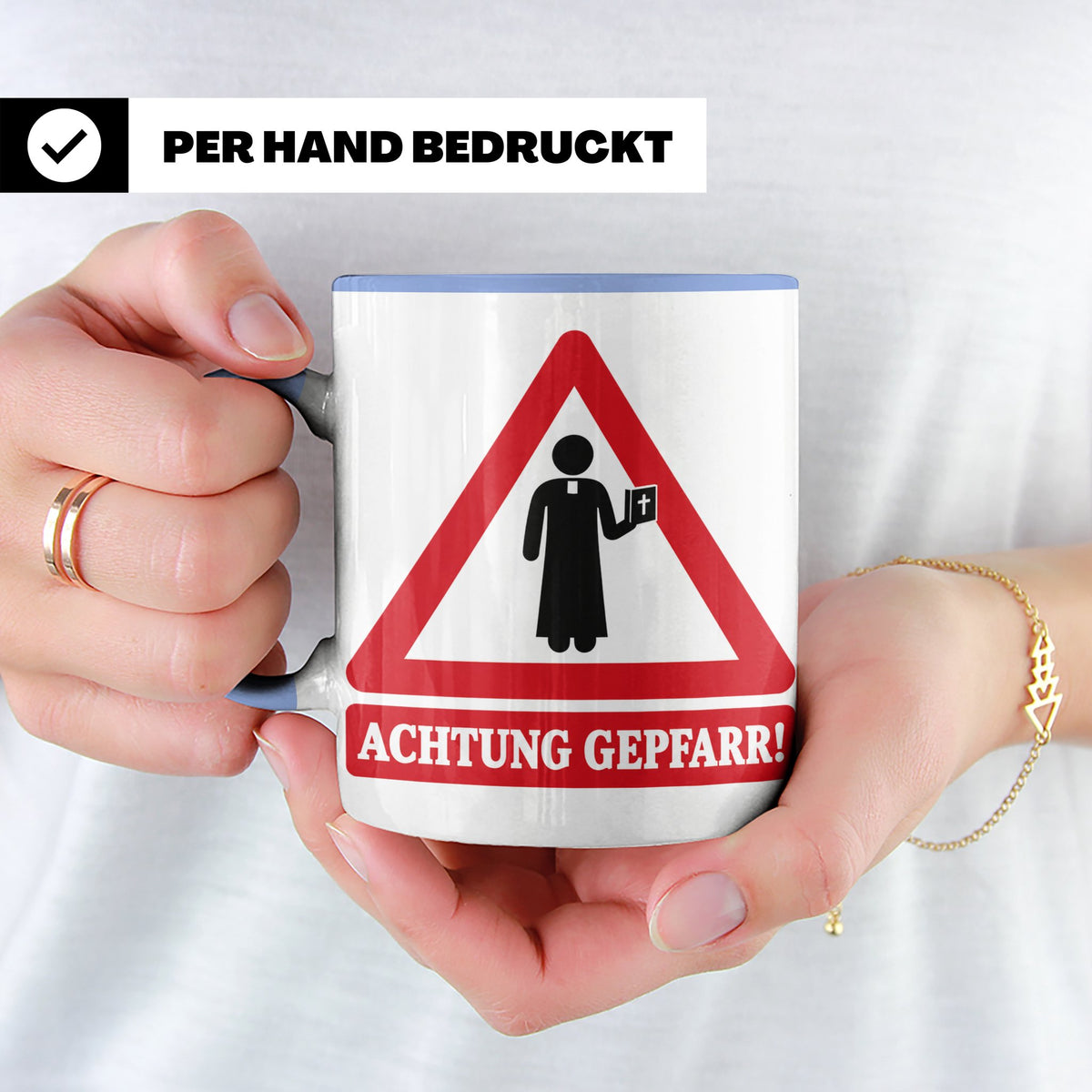 Achtung Gepfarr Tasse mit lustigem Spruch über Pfarrer und K – Blau [farbe:blau]