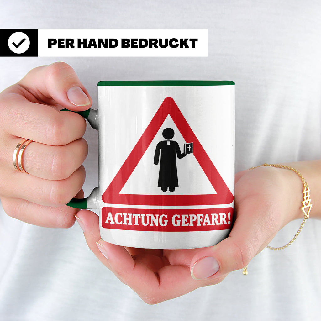 Achtung Gepfarr Tasse mit lustigem Spruch über Pfarrer und K – Grün [farbe:grün]