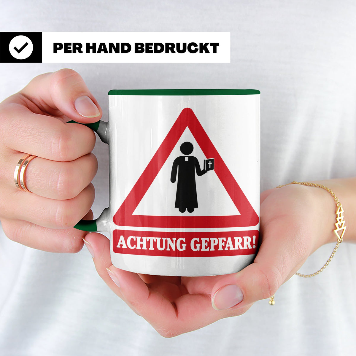 Achtung Gepfarr Tasse mit lustigem Spruch über Pfarrer und K – Grün [farbe:grün]