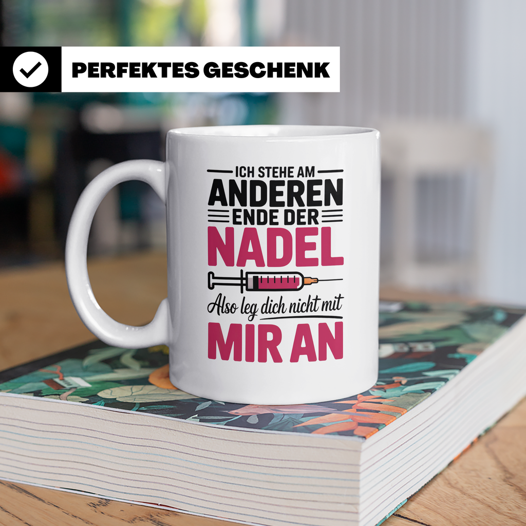 Ich stehe am anderen Ende der Nadel Tasse - Sprüche, Scherza – Weiß [farbe:weiß]