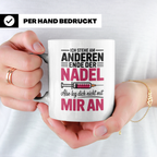 Ich stehe am anderen Ende der Nadel Tasse - Sprüche, Scherza – Weiß [farbe:weiß]