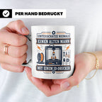 3D Druck Tasse Unterschätze niemals einen alten Mann mit ein – Weiß [farbe:weiß]