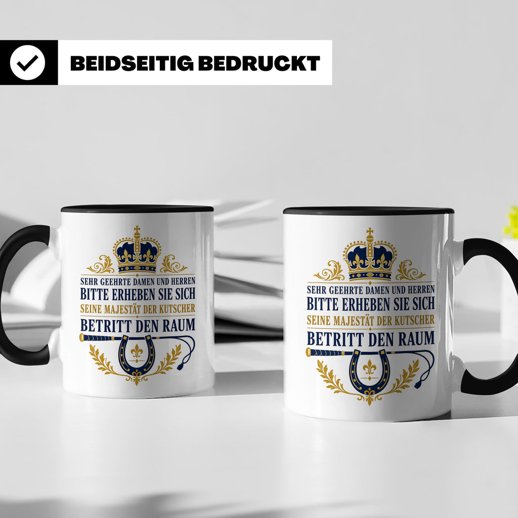 Kutscher Tasse Seine Majestät der Kutscher betritt den Raum  – Schwarz [farbe:schwarz]