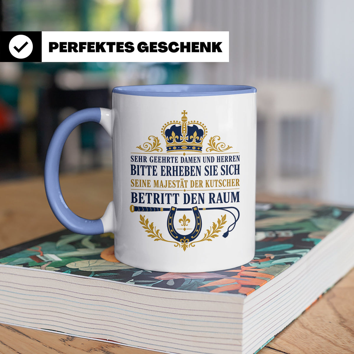 Kutscher Tasse Seine Majestät der Kutscher betritt den Raum  – Blau [farbe:blau]