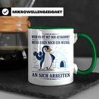 Pinguin Tasse Wer nicht mit mir auskommt muss an sich arbeit – Grün [farbe:grün]