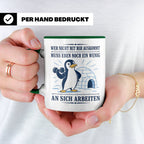 Pinguin Tasse Wer nicht mit mir auskommt muss an sich arbeit – Grün [farbe:grün]
