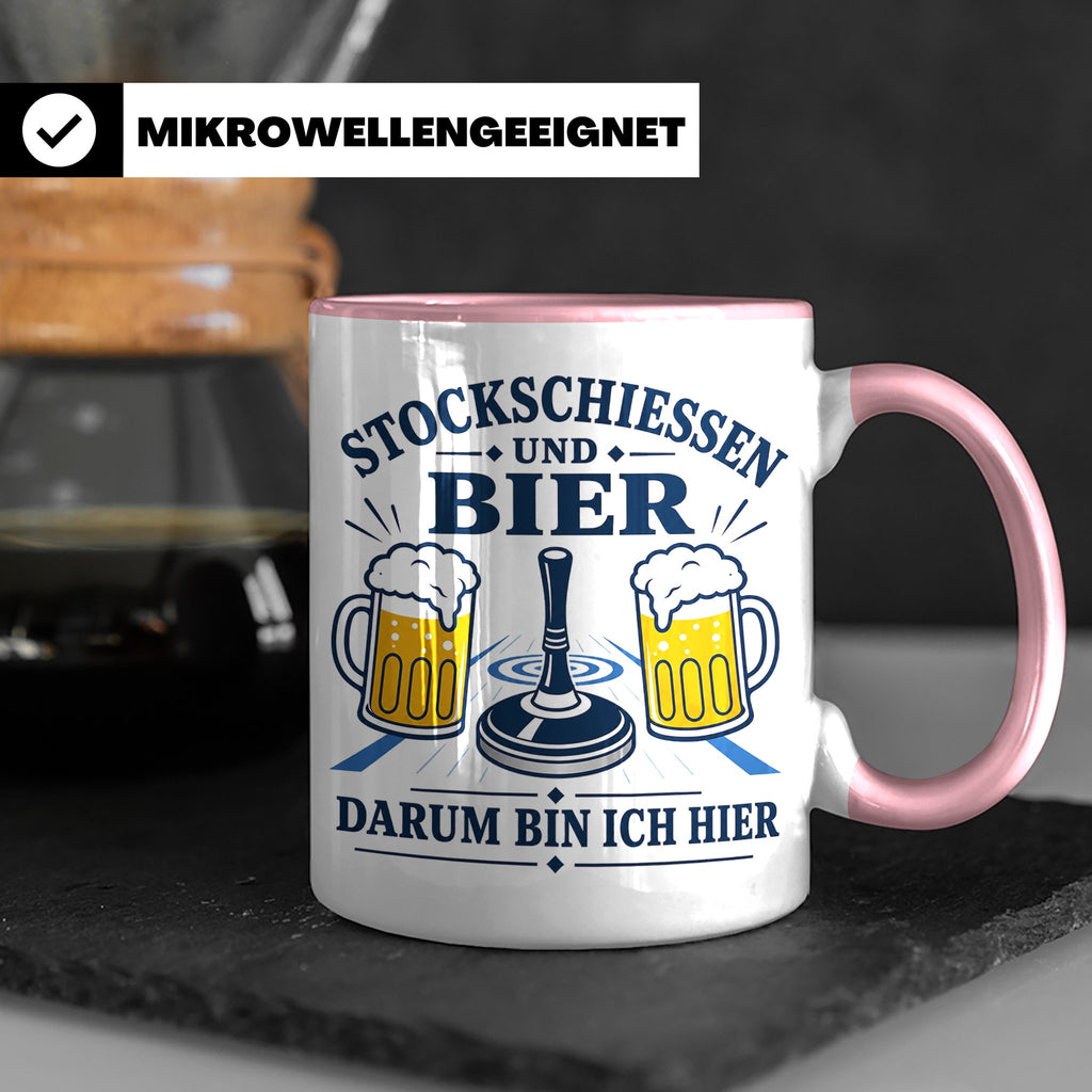 Eisstockschießen Tasse Stockschießen und Bier darum bin ich  – Rosa [farbe:rosa]