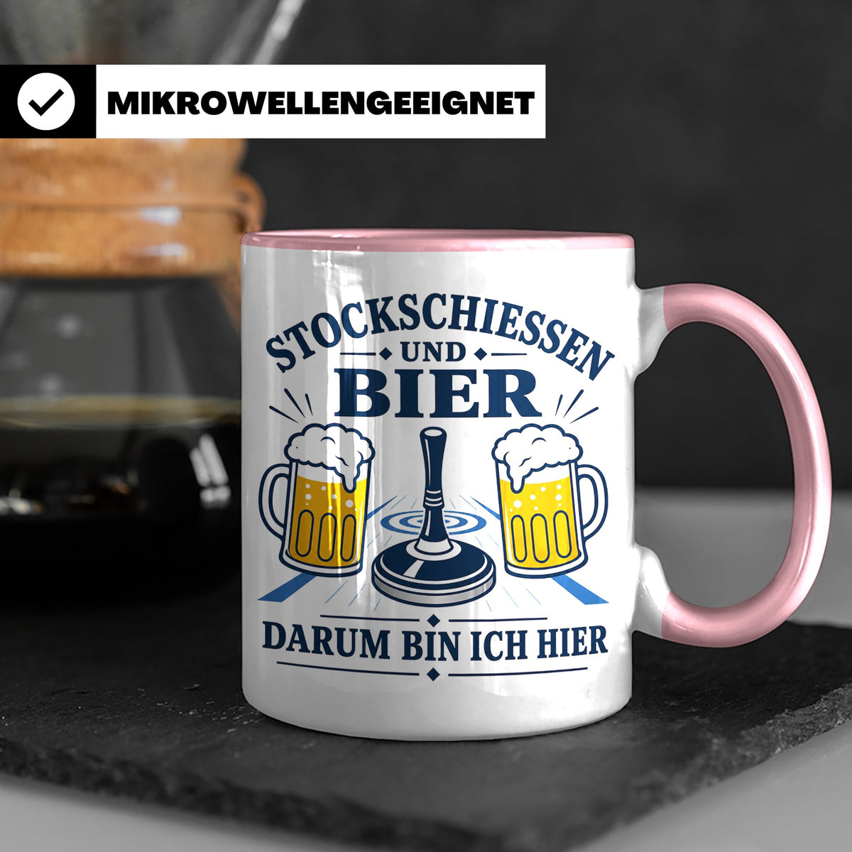 Eisstockschießen Tasse Stockschießen und Bier darum bin ich  – Rosa [farbe:rosa]