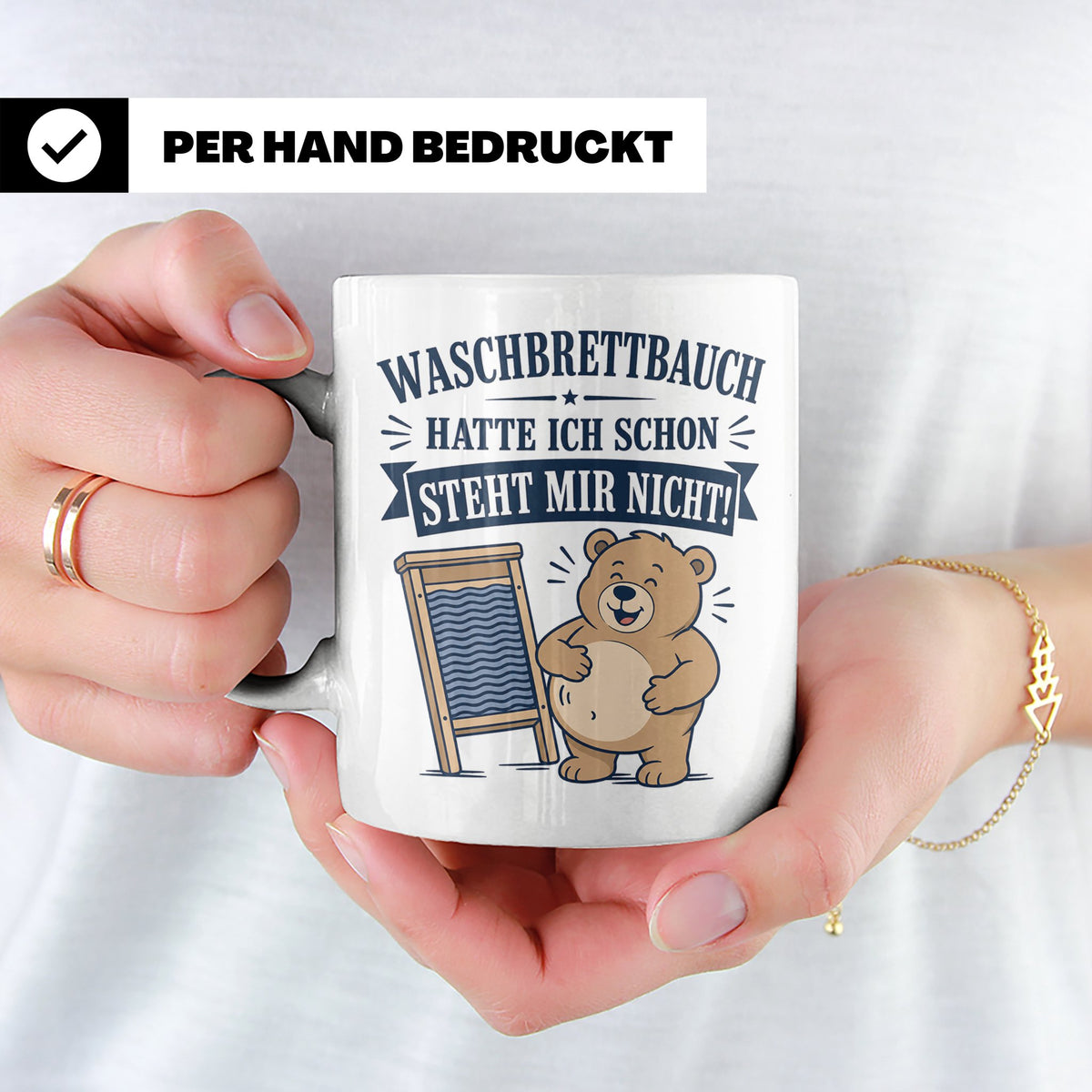 Lustige Tasse Waschbrettbauch hatte ich schon steht mir nich – Weiß [farbe:weiß]