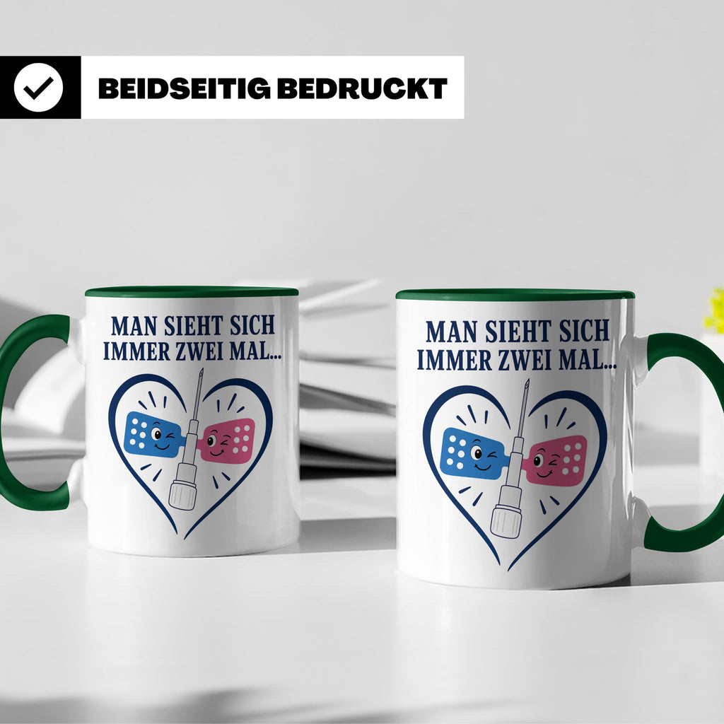 Pflege Tasse Man sieht sich immer zwei Mal - Lustiges Gesche – Grün [farbe:grün]