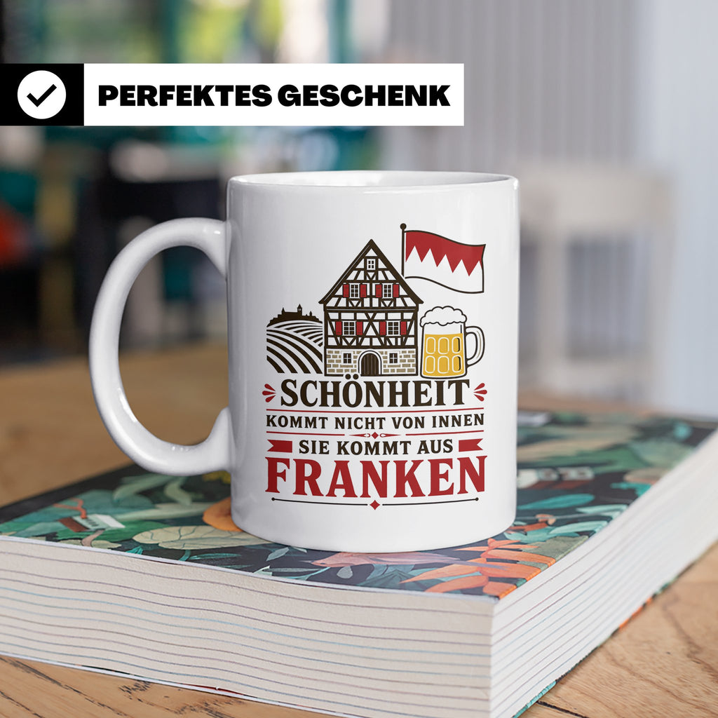 Franken Tasse Schönheit kommt nicht von innen sie kommt aus  – Weiß [farbe:weiß]