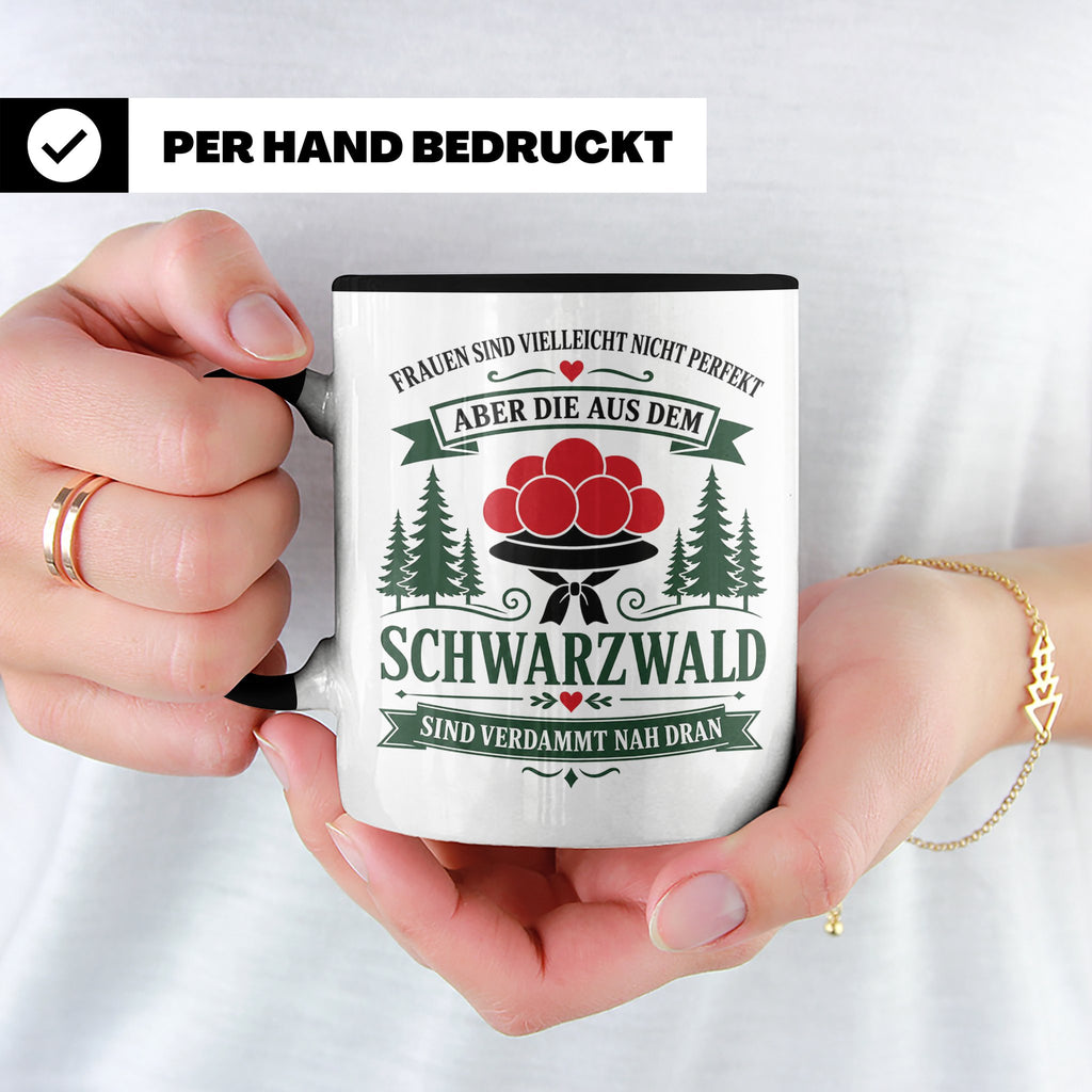 Schwarzwald Tasse Frauen aus dem Schwarzwald sind verdammt n – Schwarz [farbe:schwarz]