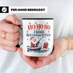 Angeln Weihnachten Tasse Weihnachtsmann beim Angeln - Gesche – Schwarz [farbe:schwarz]