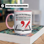 Deutschlehrerin Tasse Ich korrigiere auch in meiner Freizeit – Rosa [farbe:rosa]