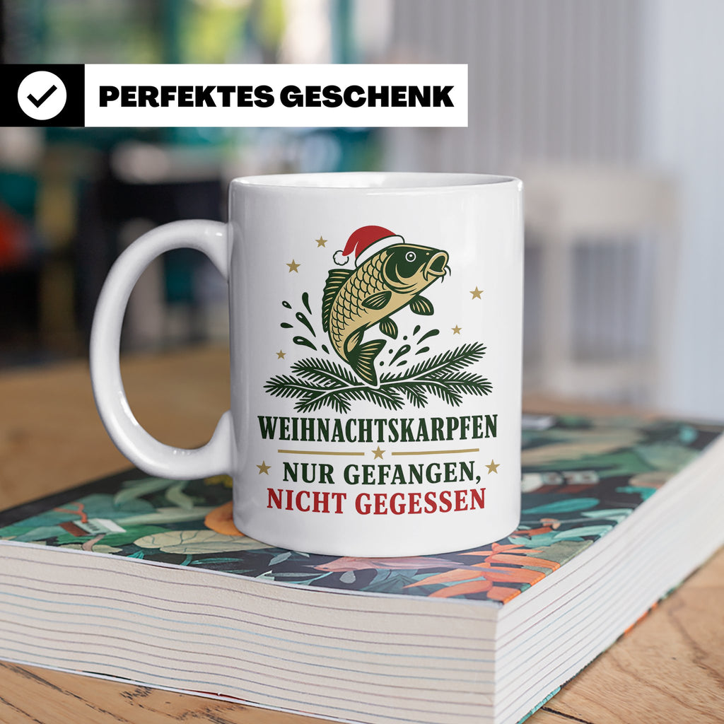 Karpfen Tasse Weihnachtskarpfen nur gefangen nicht gegessen  – Weiß [farbe:weiß]