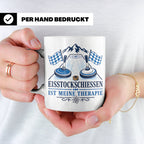 Eisstockschießen Tasse ist meine Therapie - Geschenk für Eis – Weiß [farbe:weiß]