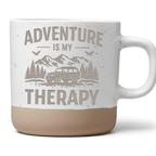 Adventure Is My Therapy Tasse Outdoor Geschenk für Camper Kaffeetasse  – Bild 1