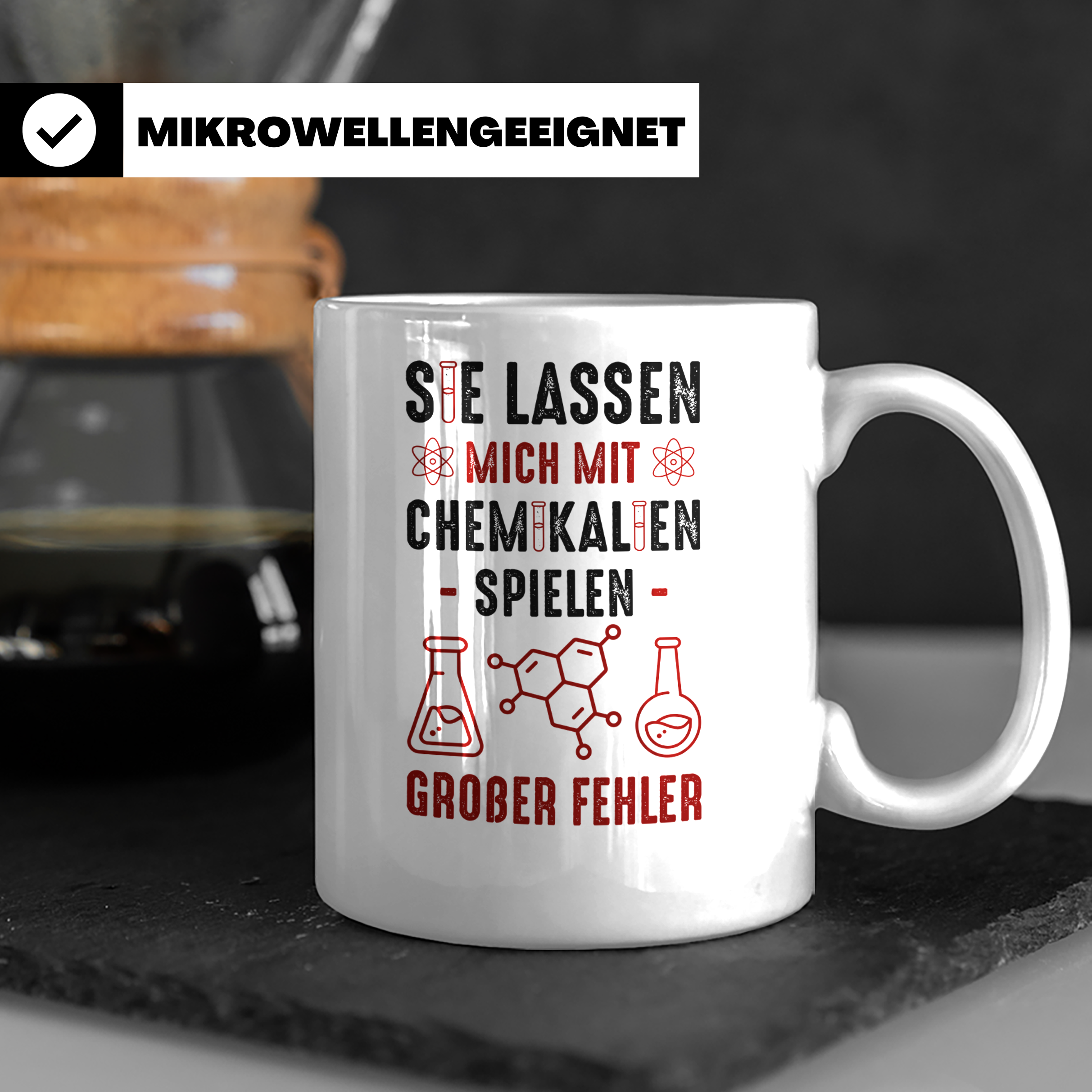 Chemiker Tasse mit Spruch Mit Chemikalien spielen. Geschenk  – Weiß [farbe:weiß]