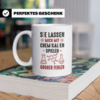 Chemiker Tasse mit Spruch Mit Chemikalien spielen. Geschenk  – Weiß [farbe:weiß]