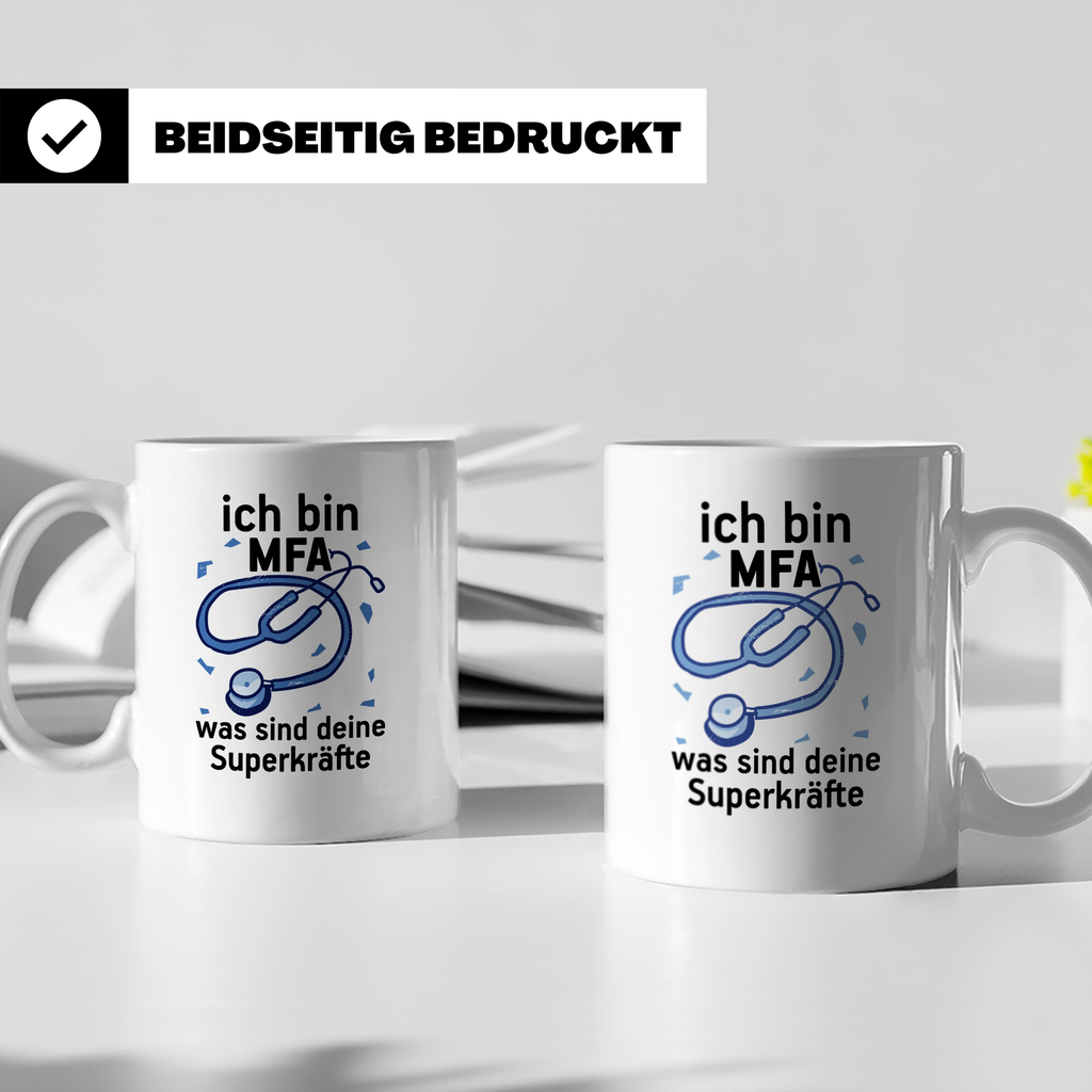 MFA Tasse mit Spruch "Ich bin MFA was sind deine Superkräfte – Weiß [farbe:weiß]