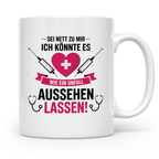 Krankenschwester Tasse - Sei Nett Design, Notfall Unfall Optik, Spritze Stethoskop - Geschenkidee für Medizin Personal & Ärzte