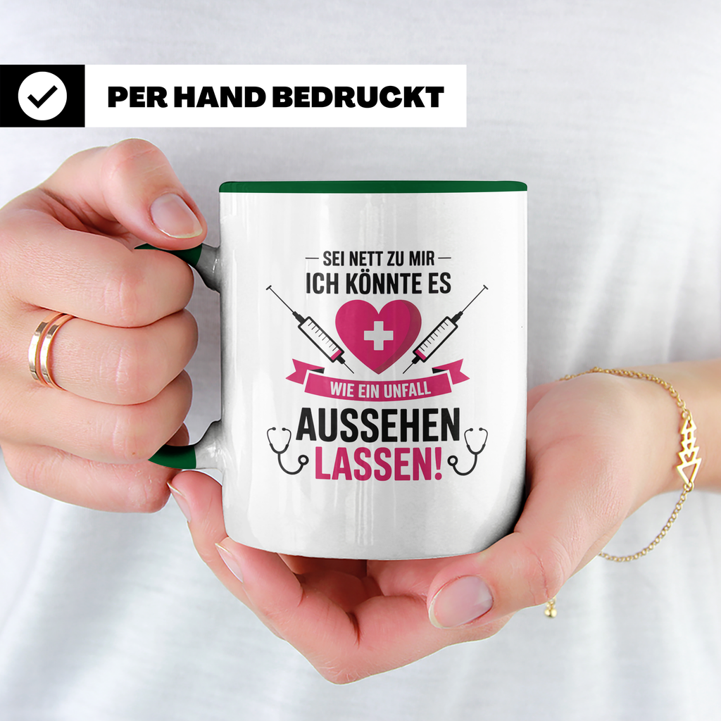 Krankenschwester Tasse - Sei Nett Design, Notfall Unfall Optik, Spritze Stethoskop - Geschenkidee für Medizin Personal & Ärzte