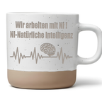 Natürliche Intelligenz Tasse Wir arbeiten mit NI Kaffeetasse Geschenk  – Bild 1