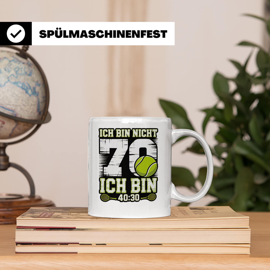 70. Geburtstag Tasse Tennisspieler lustiger Spruch Ich bin 4 – Weiß [farbe:weiß]