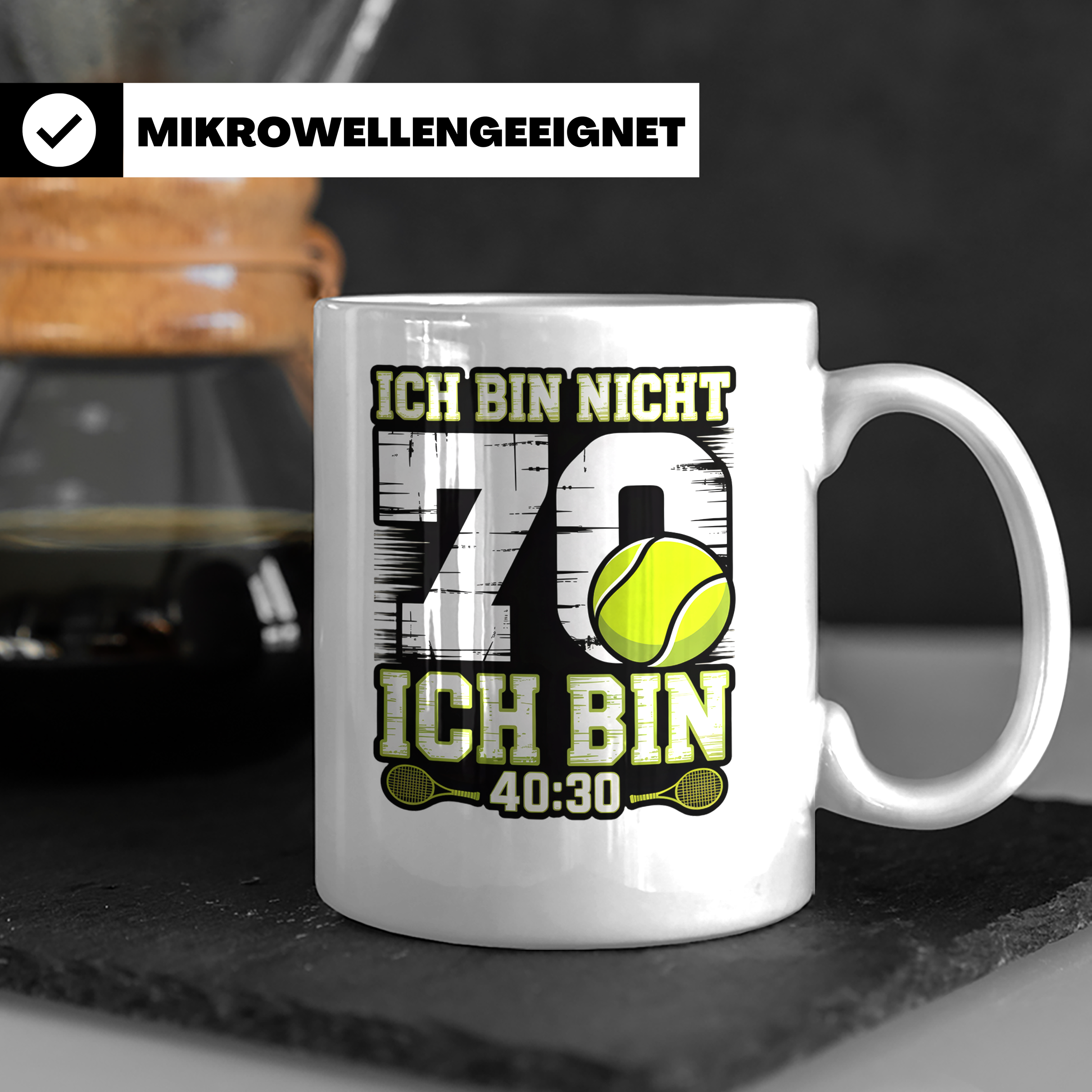 70. Geburtstag Tasse Tennisspieler lustiger Spruch Ich bin 4 – Weiß [farbe:weiß]